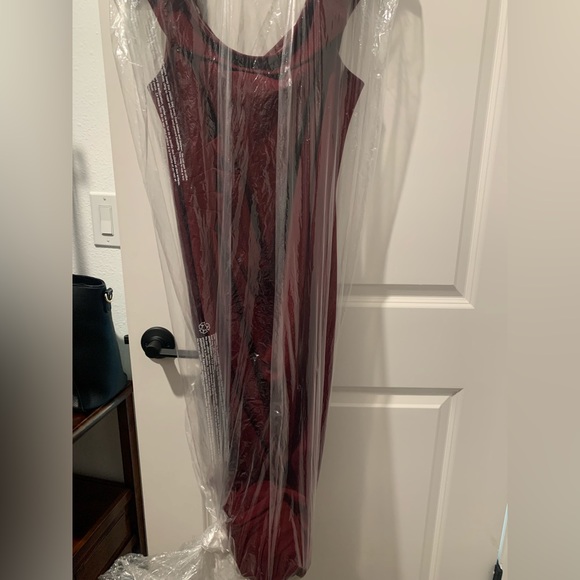 David’s Bridal DB Studio Stretch Crepe Ruched Burgundy dress. Size 16. - Picture 8 of 8